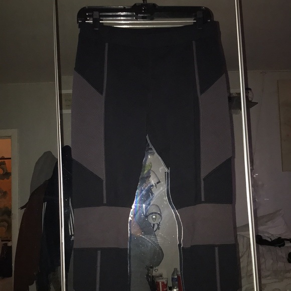 Kardashians BEBE Sweater Leggings - Picture 7 of 10